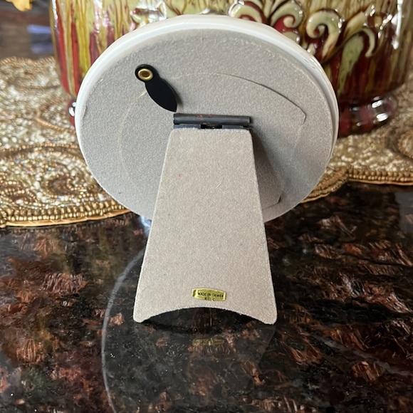 Small Oval Cream Color Floral Picture Frame - Picture 7 of 9